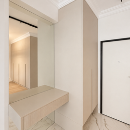 Mobilier pentru hol cu oglindă realizat la comandă de NORVINIA din MDF termoformat