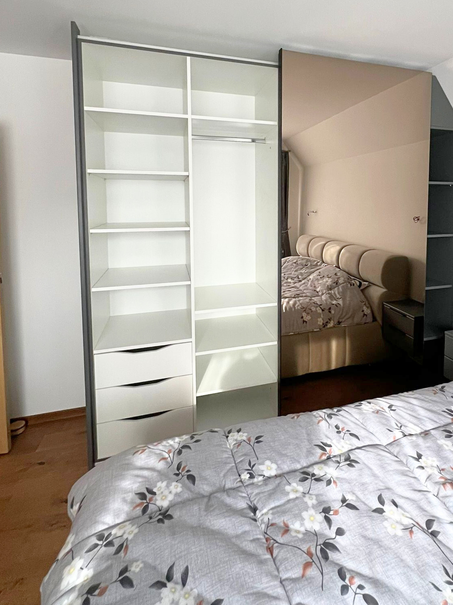 Mobilier la comandă pentru dormitor, din MDF termoformat - comodă, dressing, noptiere