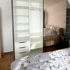 Mobilier la comandă pentru dormitor, din MDF termoformat - comodă, dressing, noptiere