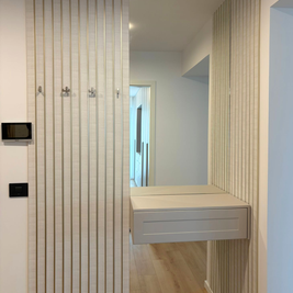 Mobilier pentru hol realizat la comandă de NORVINIA din MDF termoformat