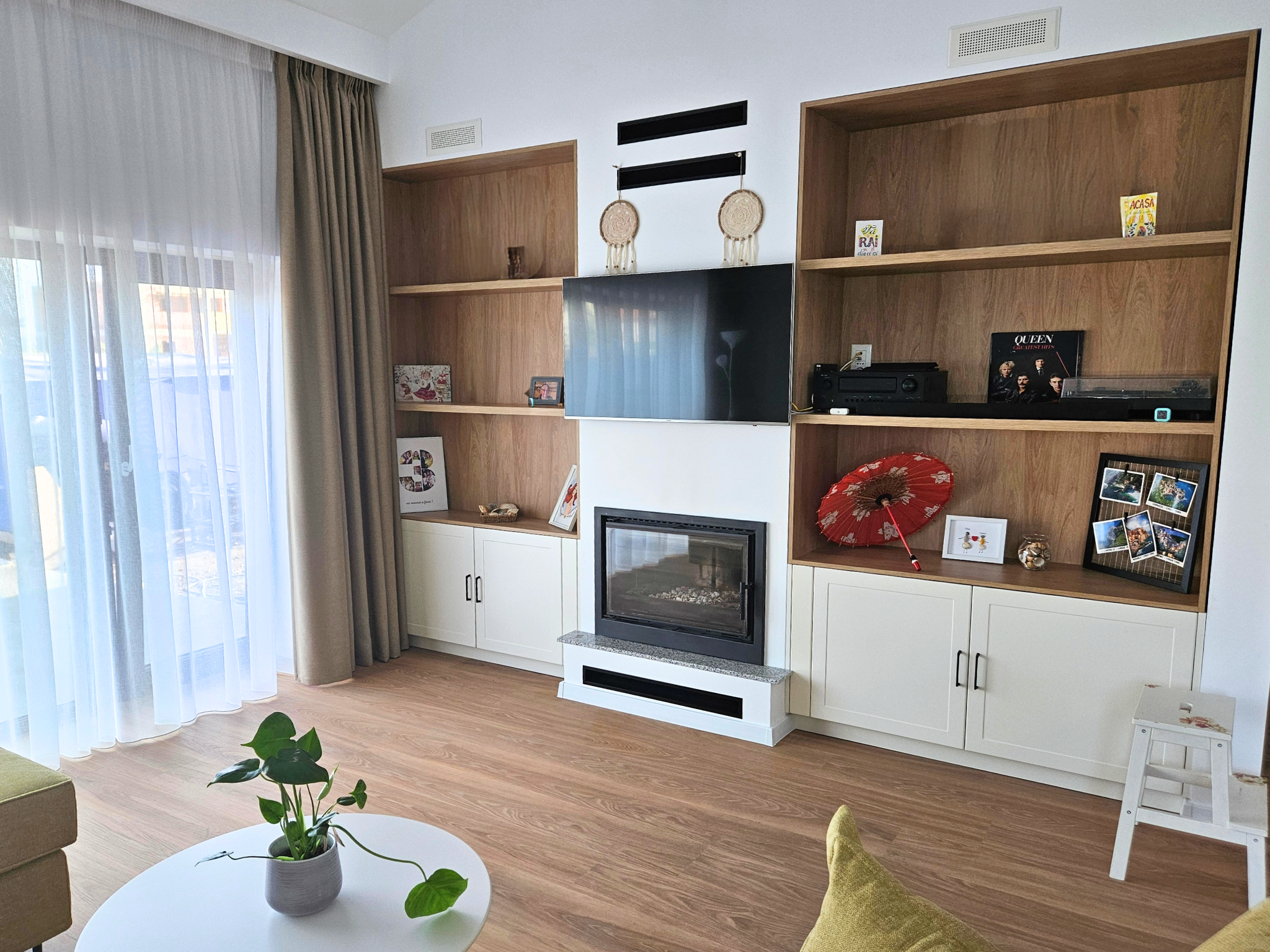 Mobilier pentru living din MDF termoformat realizat la comandă de NORVINIA