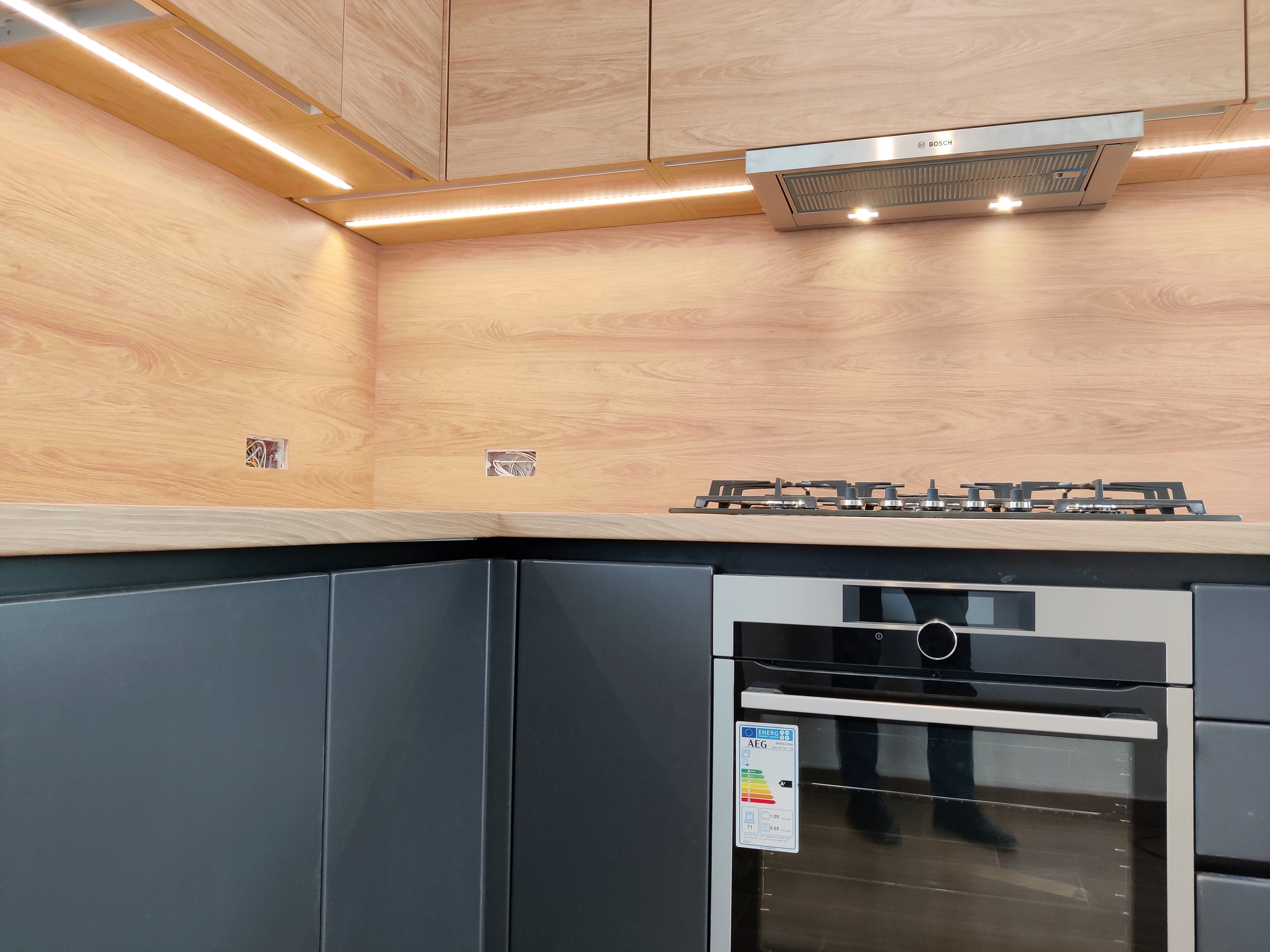 Mobilier de bucătărie NORVINIA cu blat, glaf și contrablat termorezistent, fronturi din MDF termoformat