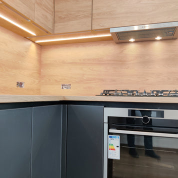 Mobilier de bucătărie NORVINIA cu blat, glaf și contrablat termorezistent, fronturi din MDF termoformat