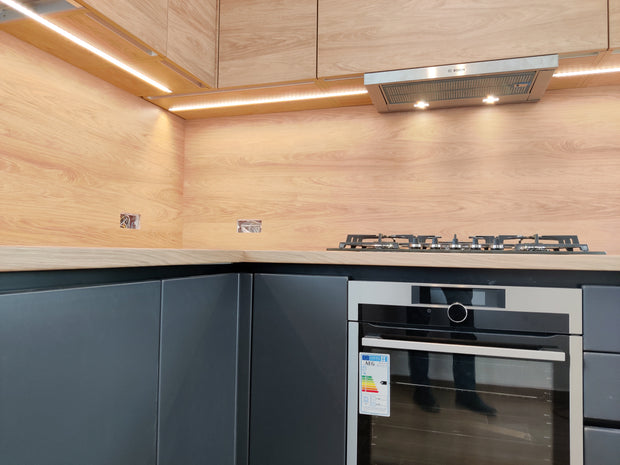 Mobilier de bucătărie NORVINIA cu blat, glaf și contrablat termorezistent, fronturi din MDF termoformat