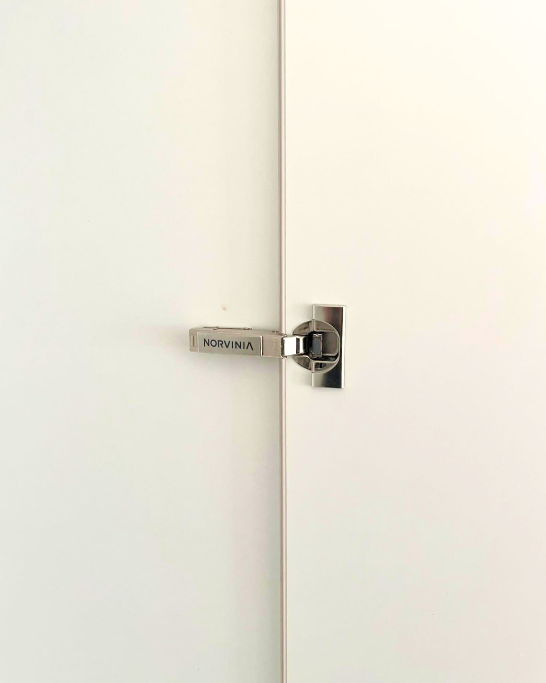 Mobilier la comandă pentru dormitor NORVINIA