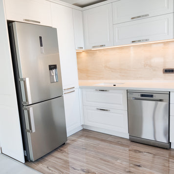 Mobilier de bucătărie NORVINIA cu fronturi din MDF termoformat și blat din cuarț compozit