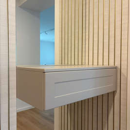 Mobilier pentru hol realizat la comandă de NORVINIA din MDF termoformat