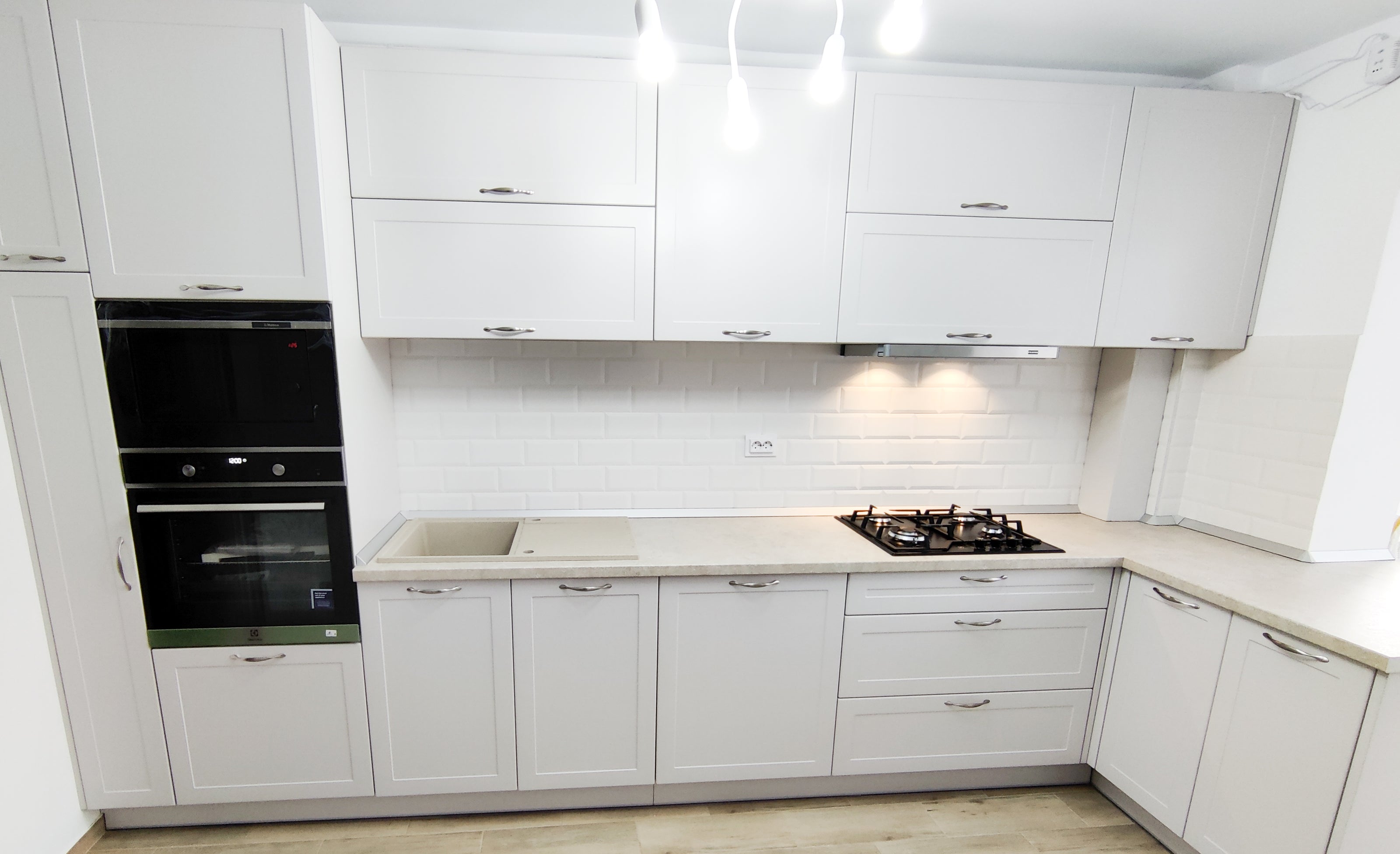 Mobilă de bucătărie NORVINIA cu blat termorezistent și fronturi din MDF termoformat