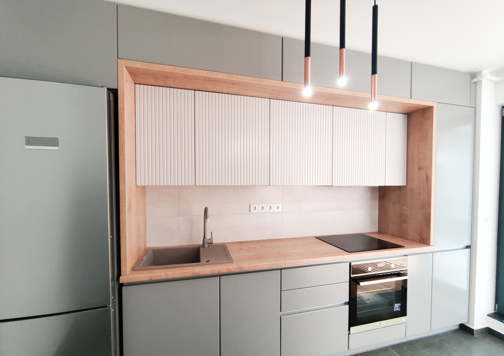 Mobilă bucătărie fabricată la comandă de NORVINIA din MDF termoformat