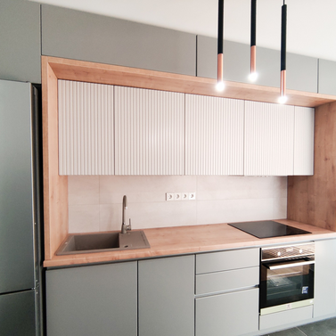 Mobilă bucătărie fabricată la comandă de NORVINIA din MDF termoformat