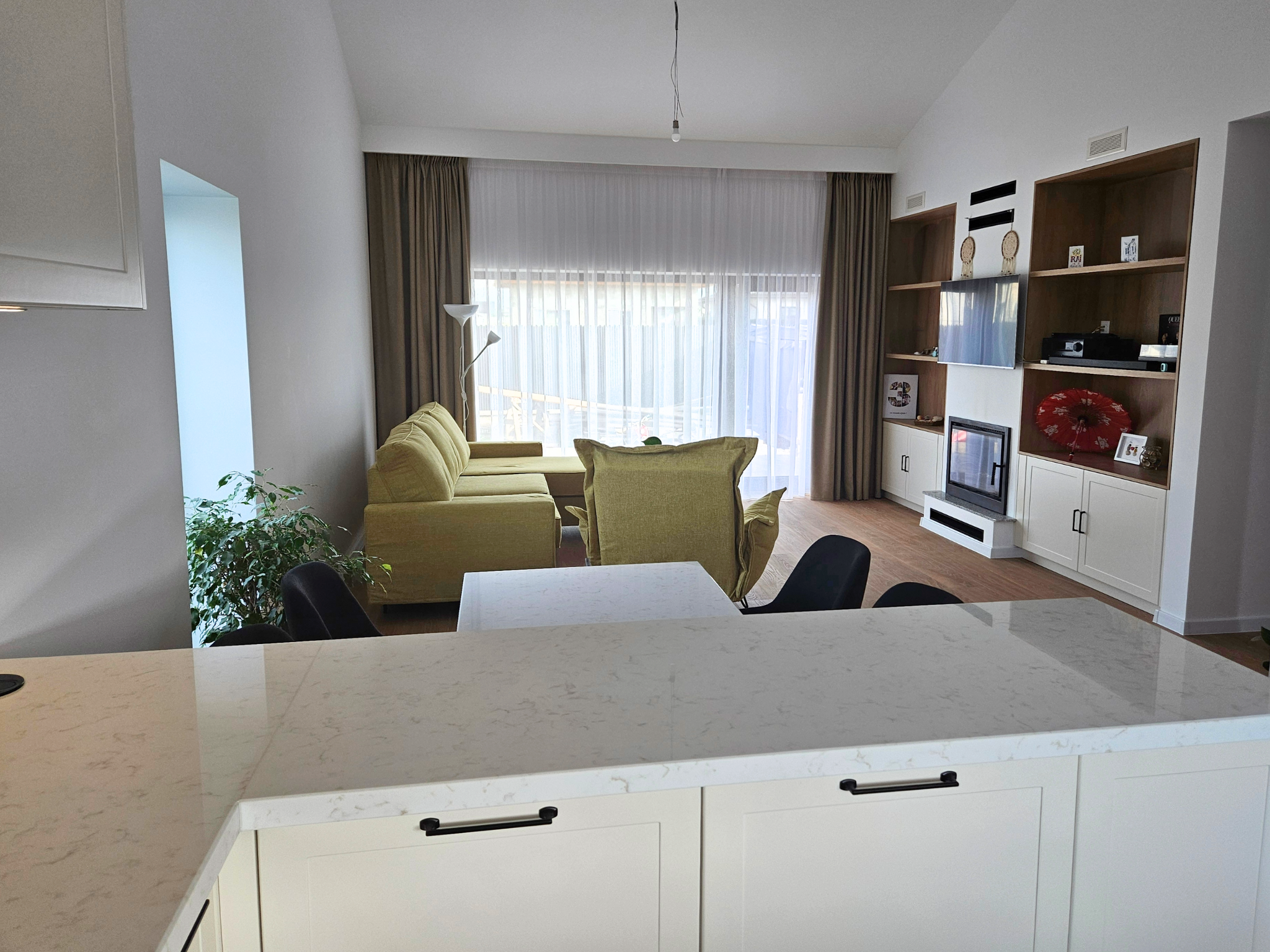 Mobilier pentru living din MDF termoformat realizat la comandă de NORVINIA