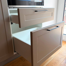 Mobilier din MDF termoformat cu blat din cuarț compozit și chiuvetă montată sub blat