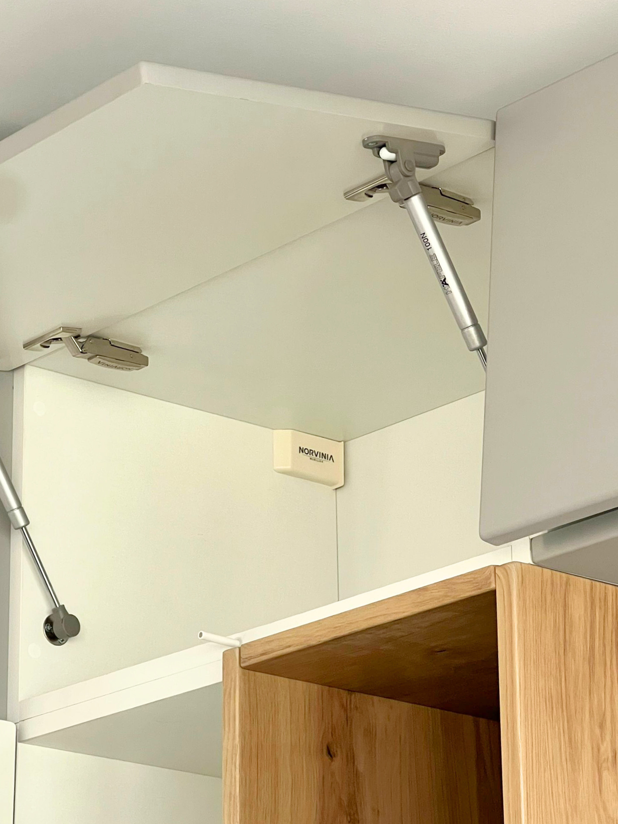 Mobilier pentru living din MDF termoformat realizat la comandă de NORVINIA