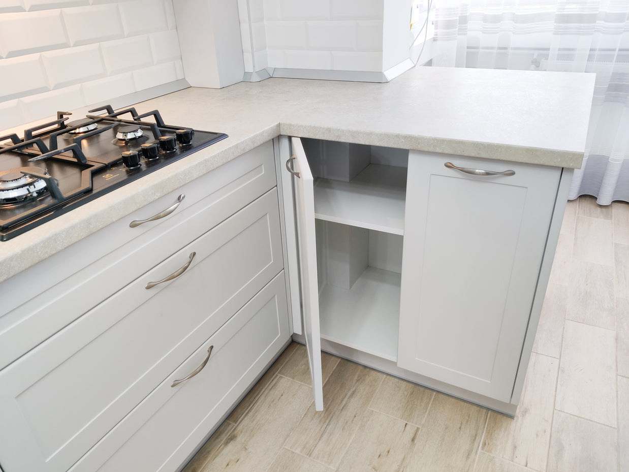 Mobilă de bucătărie NORVINIA cu blat termorezistent și fronturi din MDF termoformat