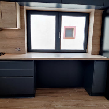 Mobilier de bucătărie NORVINIA cu blat, glaf și contrablat termorezistent, fronturi din MDF termoformat