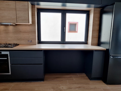 Mobilier de bucătărie NORVINIA cu blat, glaf și contrablat termorezistent, fronturi din MDF termoformat