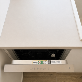 Mobilier de bucătărie NORVINIA, cu fronturi din MDF termoformat, blat termorezistent EGGER și mânere tip profil GOLA, finisaj negru mat