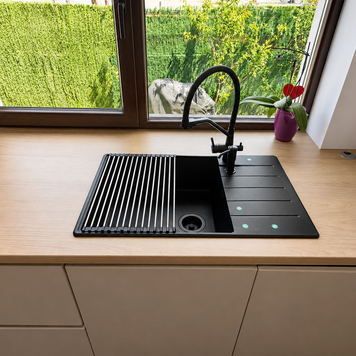 Mobilier de bucătărie NORVINIA, cu fronturi din MDF termoformat în două culori, blat termorezistent EGGER și mânere tip profil GOLA