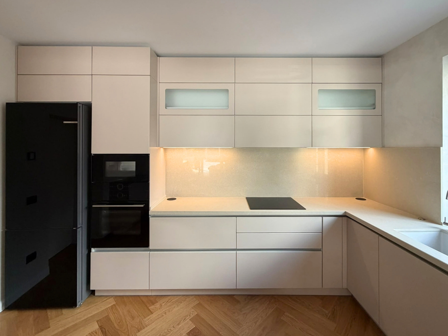 Mobilier din MDF termoformat cu blat din cuarț compozit, masă cu blat din cuarț și mânere GOLA