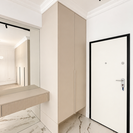 Mobilier pentru hol cu oglindă realizat la comandă de NORVINIA din MDF termoformat