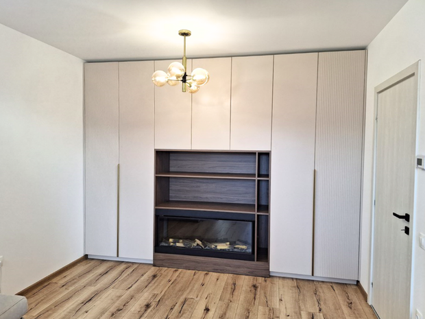 Dressing cu fronturi cu profil riflat realizat la comandă de NORVINIA