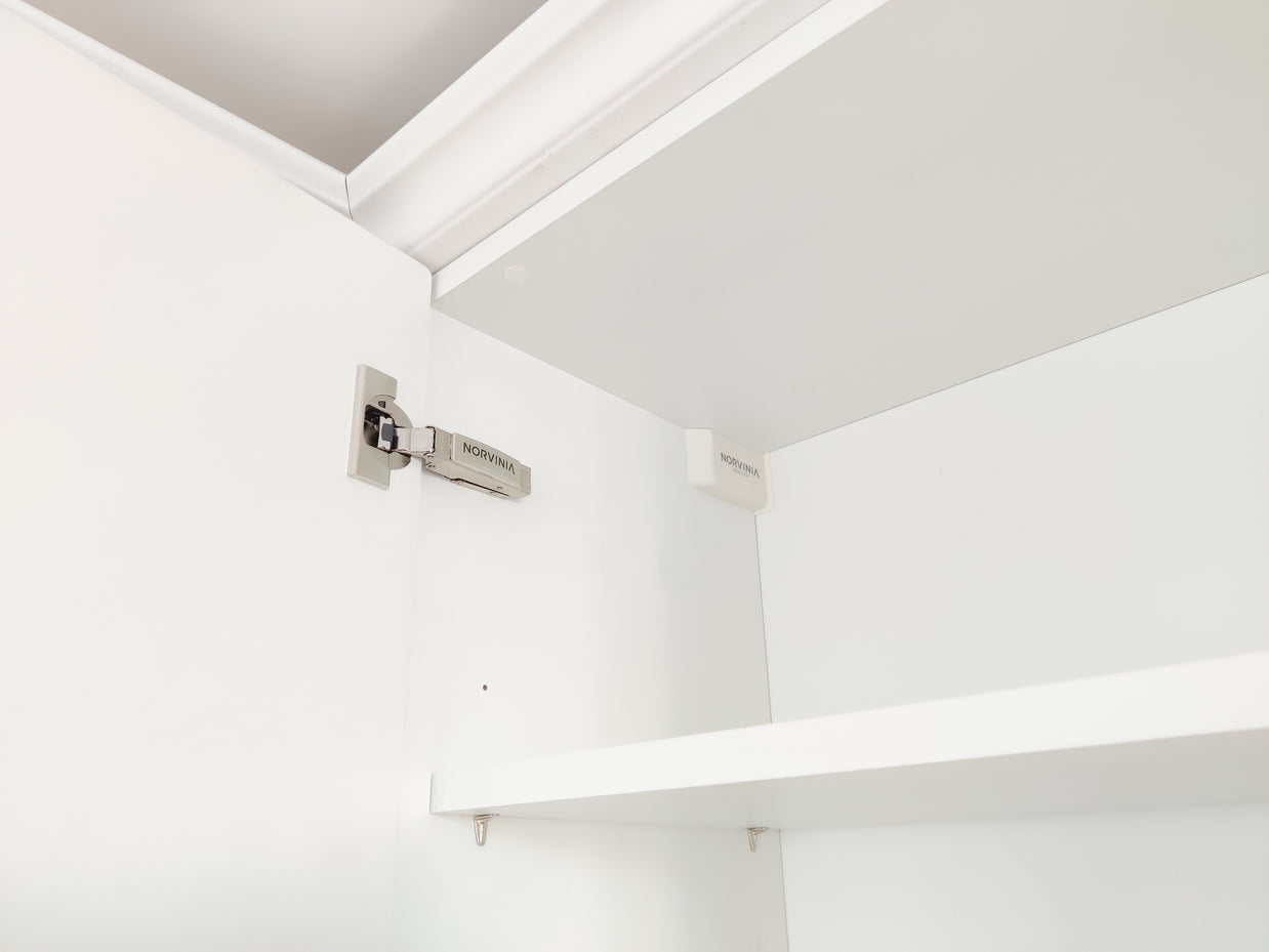 Mobilier de bucătărie NORVINIA cu fronturi din MDF termoformat și blat din cuarț compozit