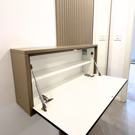 Mobilier pentru hol cu riflaj și oglindă realizat la comandă de NORVINIA