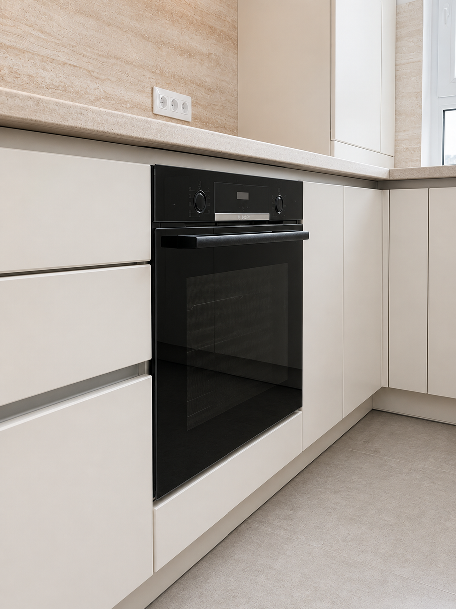 Mobilier de bucătărie NORVINIA, cu fronturi din MDF termoformat, blat termorezistent EGGER și mânere tip profil GOLA