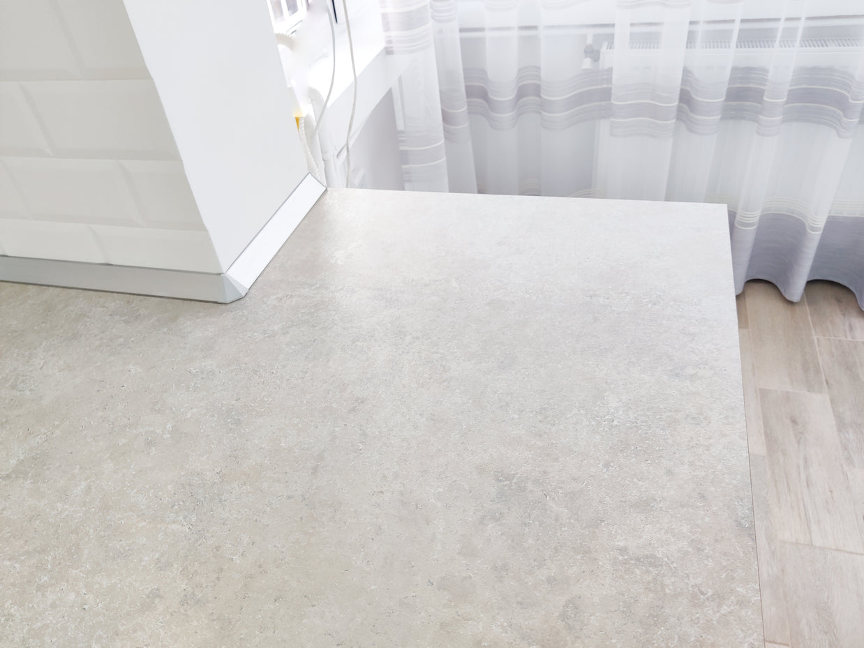 Mobilă de bucătărie NORVINIA cu blat termorezistent și fronturi din MDF termoformat