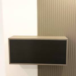 Mobilier pentru hol cu riflaj și oglindă realizat la comandă de NORVINIA