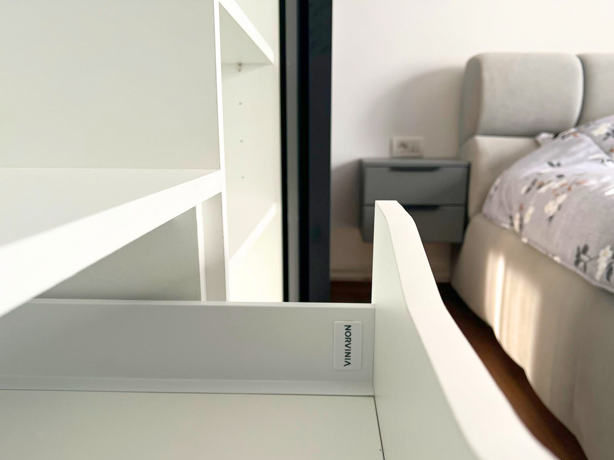 Mobilier la comandă pentru dormitor, din MDF termoformat - comodă, dressing, noptiere