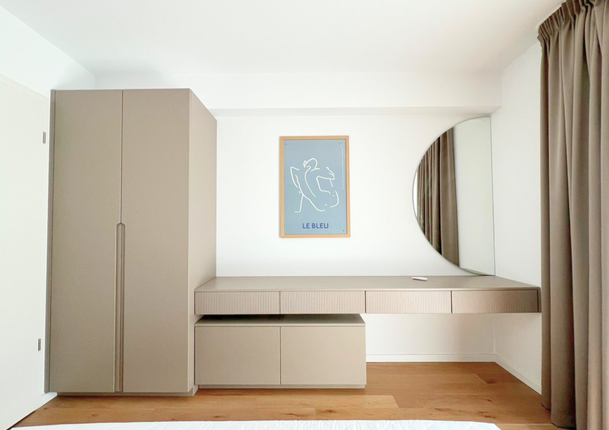 Mobilier la comandă din MDF termoformat pentru dormitor NORVINIA