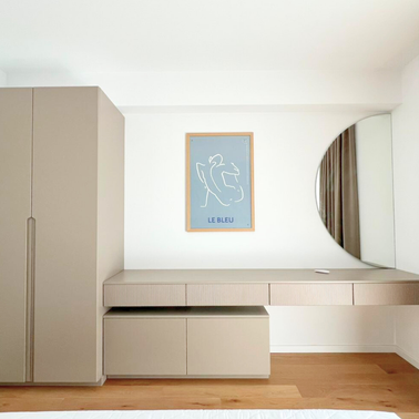 Mobilier la comandă din MDF termoformat pentru dormitor NORVINIA