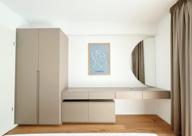 Mobilier la comandă din MDF termoformat pentru dormitor NORVINIA