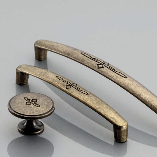 Buton mobilă OLBIA D32 mm, alamă antichizată