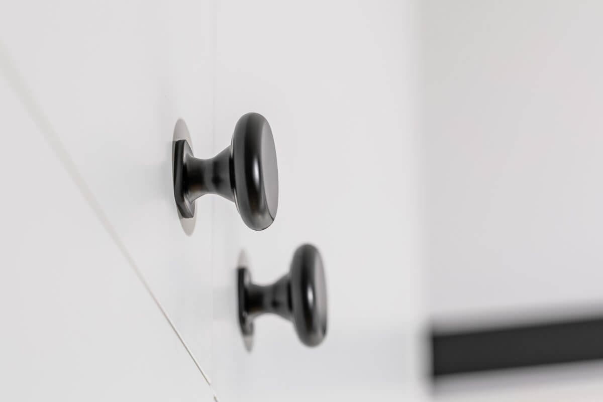 Buton mobilă LORENA 33x26 mm, negru mat
