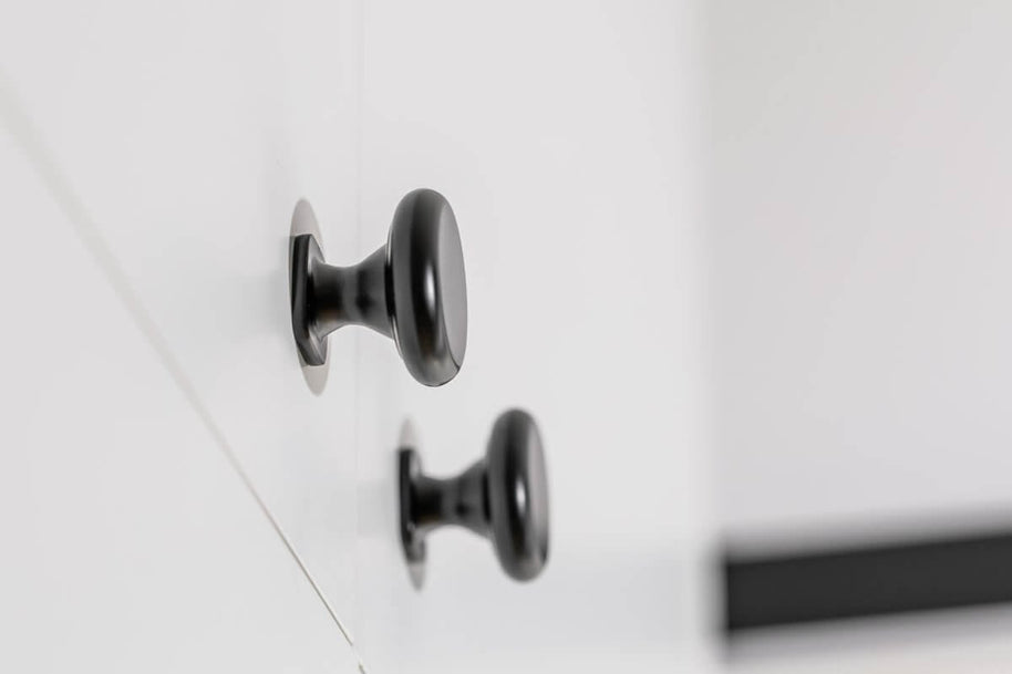 Buton mobilă LORENA 33x26 mm, negru mat