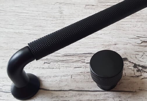 Buton mobilă STRUCTURE 22x23 mm, negru mat