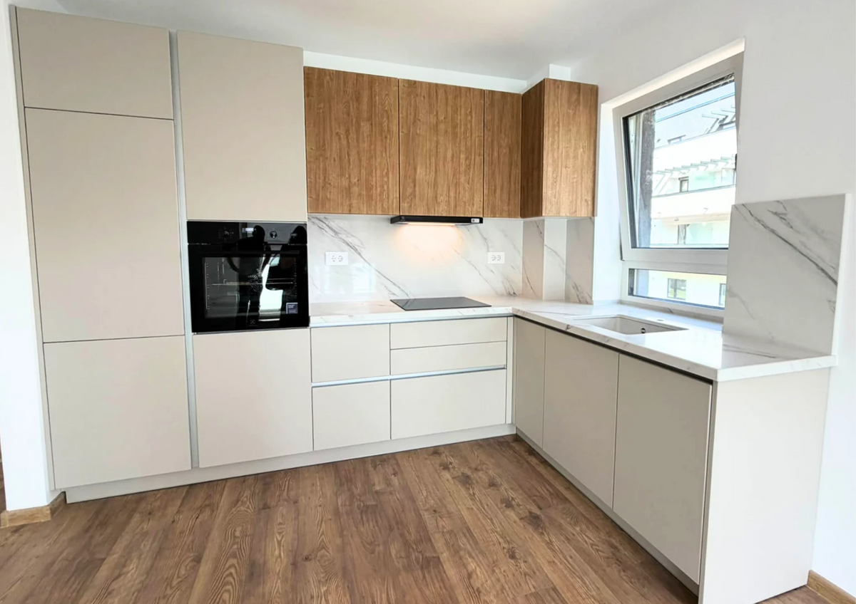 Mobilier din MDF termoformat cu blat din cuarț compozit și mânere GOLA