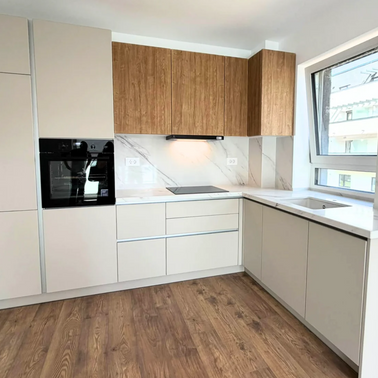 Mobilier din MDF termoformat cu blat din cuarț compozit și mânere GOLA